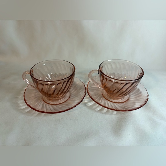 Two pink swirl tea cup, and saucer sets - Picture 2 of 3
